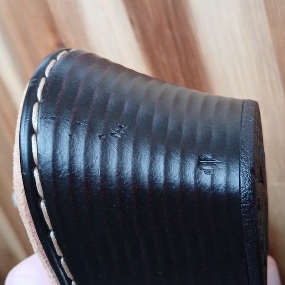 Softspots Size 8M Leather Women's Tan Woven Wedge 2" Heel Sandals - Picture 9 of 9